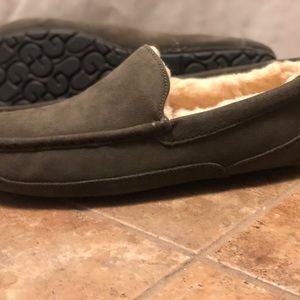 NEW Uggs men’s Ascot Slipper. Suede loafer